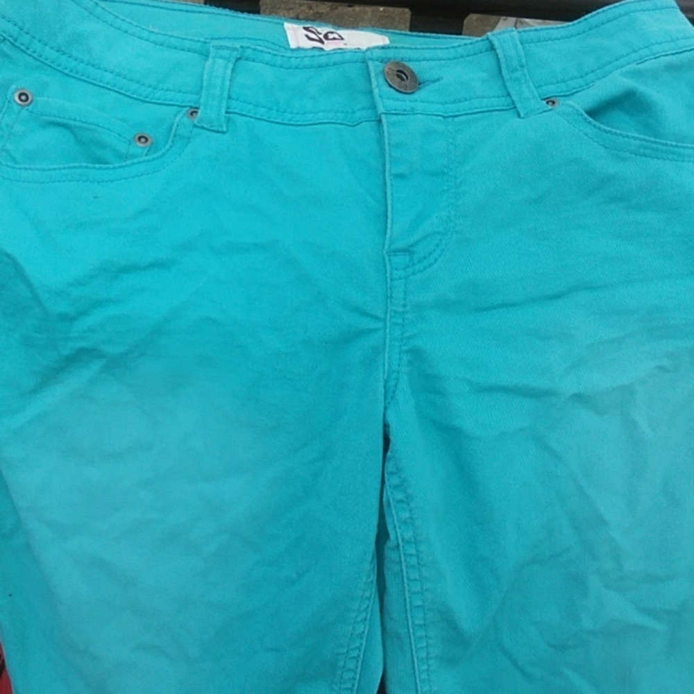 So turquoise capris